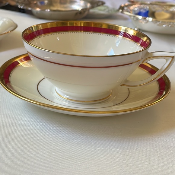Crimson Ivory footed cup & saucer set fine bone china Mintons England - Picture 7 of 11
